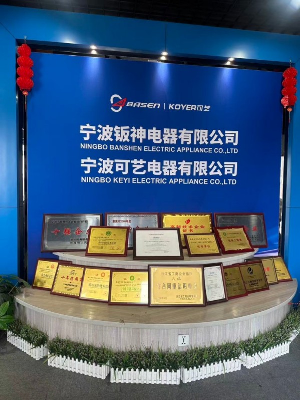 Ningbo Keyi fortalece la competitividad del comercio exterior digital mediante la discusión de problemas